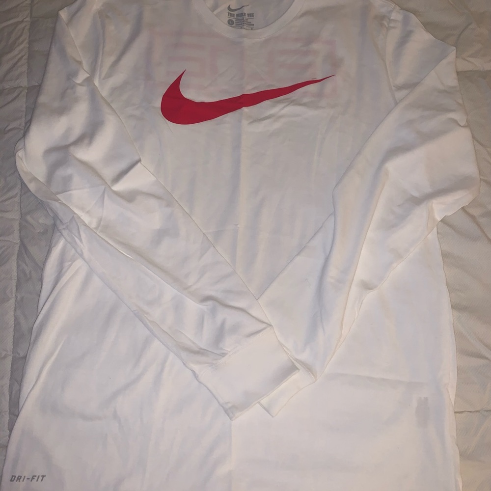 The Nike Tee New without tag. Never worn